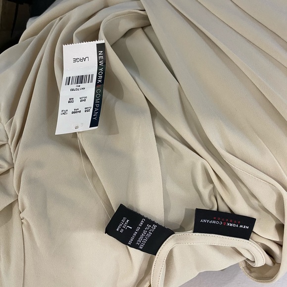 NEW YORK & COMPANY stretch *NWT* wrap top - Picture 5 of 5